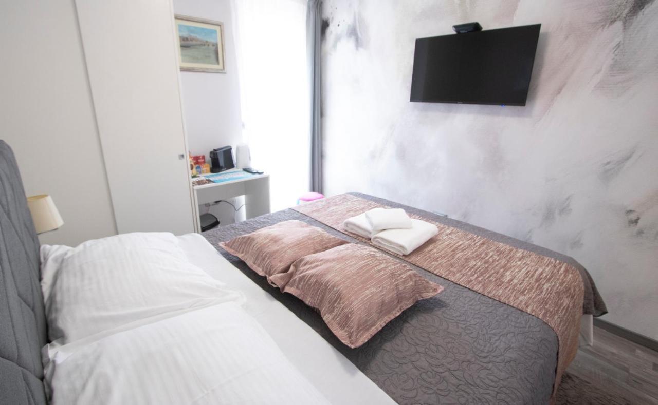 Calm Apartment & Room Zadar Bagian luar foto